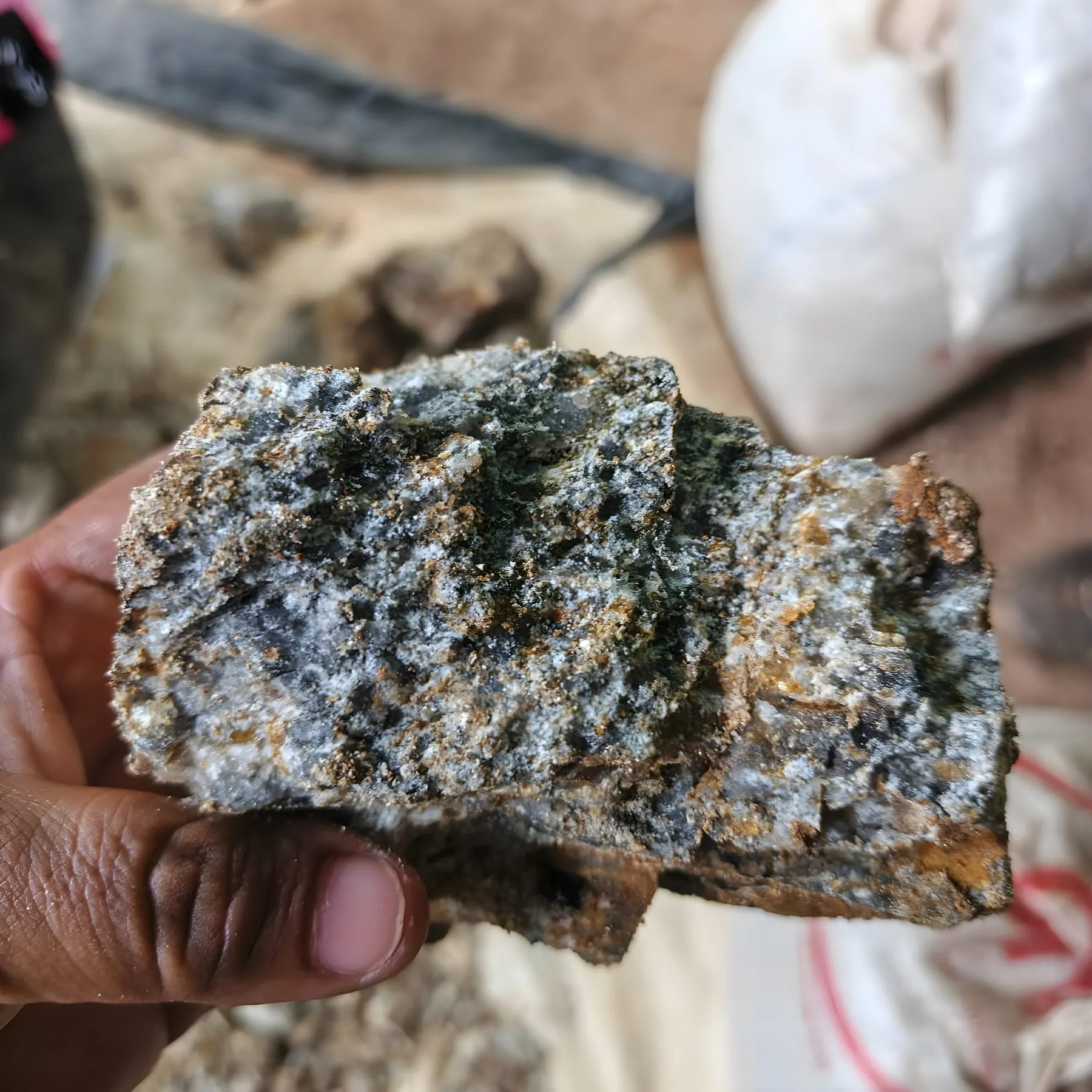 Roca con mineralización
