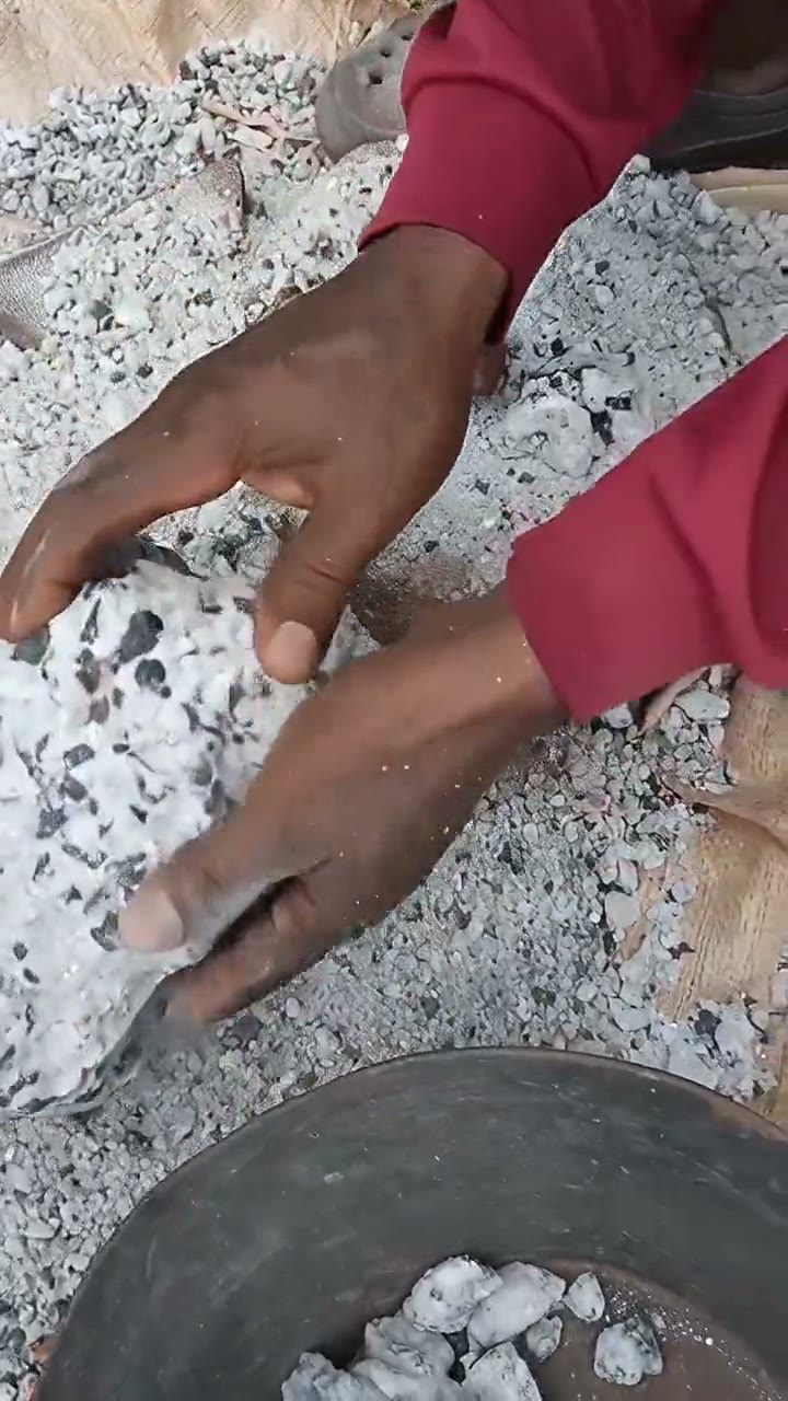 Lavado del mineral de casiterita